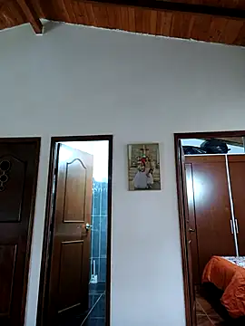 LunaZambrano online show from 10/06/25, 03:46
