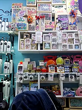 LunaZambrano online show from 10/28/25, 05:45