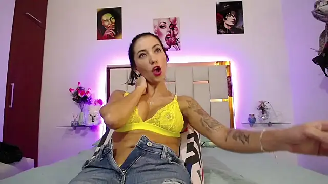 LunaZambrano online show from 03/19/25, 06:23