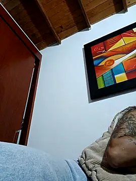 LunaZambrano online show from 10/22/25, 04:34