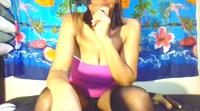 Snapshot of laetitiafun chatting on 03/15/25, 07:38 laetitiafun online show from 03/15/25, 07:38