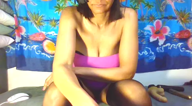 Snapshot of laetitiafun chatting on 03/08/25, 06:47 laetitiafun online show from 03/08/25, 06:47