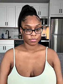 Snapshot of CandyLuxxxx chatting on 09/18/25, 08:01 CandyLuxxxx online show from 09/18/25, 08:01