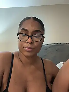 Snapshot of CandyLuxxxx chatting on 03/22/25, 12:25 CandyLuxxxx online show from 03/22/25, 12:25