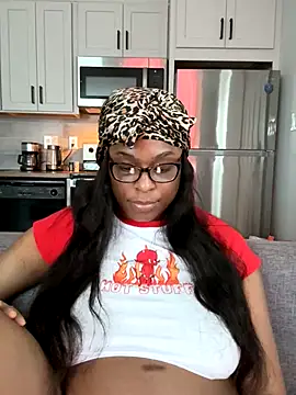 Snapshot of CandyLuxxxx chatting on 10/15/25, 11:24 CandyLuxxxx online show from 10/15/25, 11:24