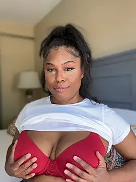 CandyLuxxxx online show from 06/14/26, 07:26