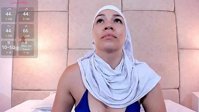 aisha vs online show from 04/13/26, 01:26