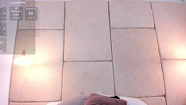 aisha vs online show from 09/27/25, 12:00