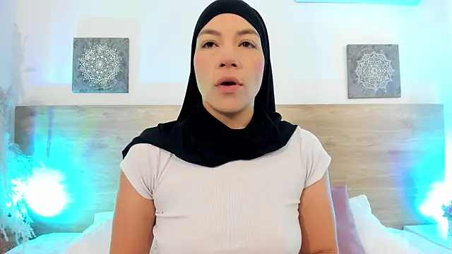Snapshot of aisha_vs chatting on 07/09/26, 01:32 aisha vs online show from 07/09/26, 01:32