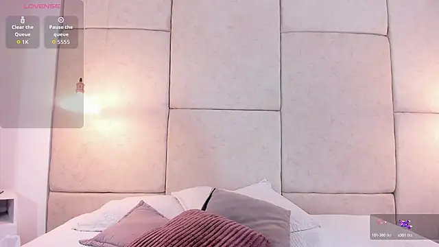 aisha vs online show from 12/05/25, 12:48