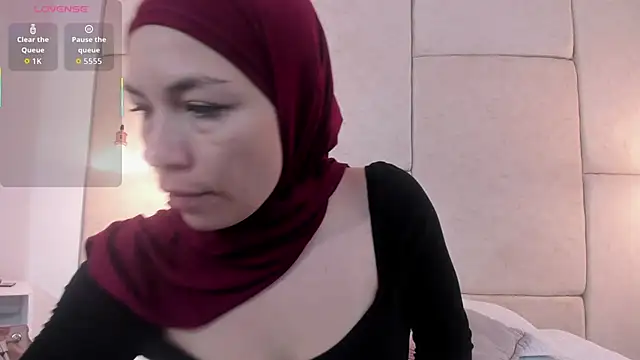 aisha vs online show from 11/26/25, 12:49