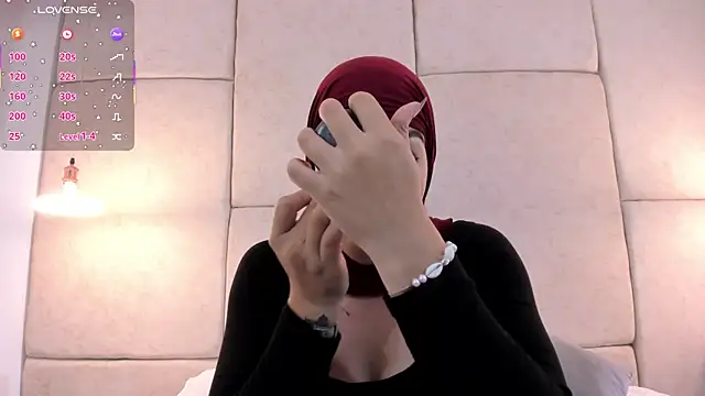 aisha vs online show from 10/24/25, 04:50