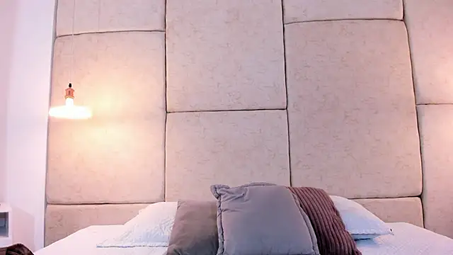 aisha vs online show from 11/12/25, 12:09