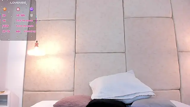 aisha vs online show from 09/24/25, 12:44