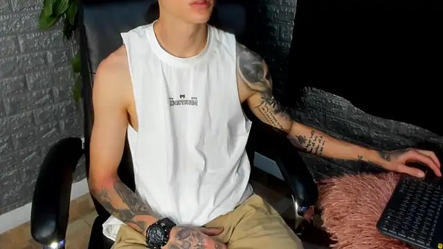 Snapshot of Dmtry6 chatting on 11/12/25, 08:56 Dmtry6 online show from 11/12/25, 08:56