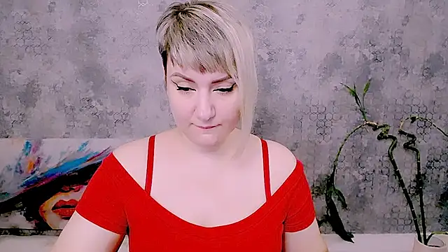 Snapshot of Djullia chatting on 07/06/26, 05:58 Djullia online show from 07/06/26, 05:58