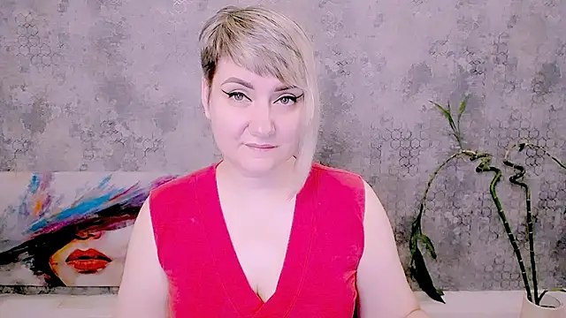 Snapshot of Djullia chatting on 06/19/26, 06:08 Djullia online show from 06/19/26, 06:08
