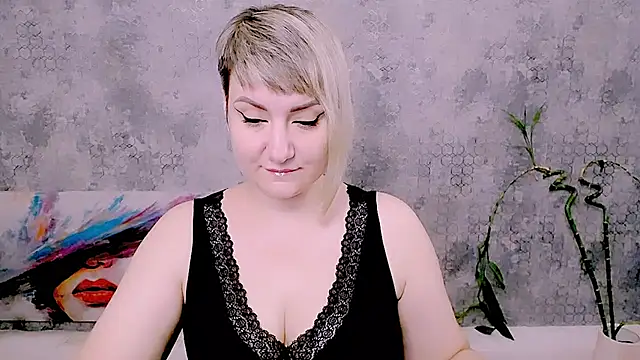 Snapshot of Djullia chatting on 07/10/26, 06:02 Djullia online show from 07/10/26, 06:02