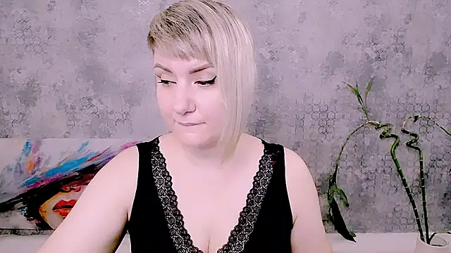 Snapshot of Djullia chatting on 07/04/26, 05:14 Djullia online show from 07/04/26, 05:14