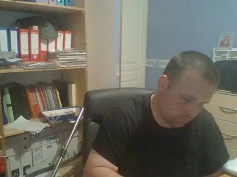 manubm03 online show from 04/15/26, 05:39