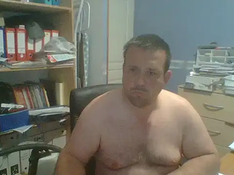 manubm03 online show from 05/17/26, 06:24