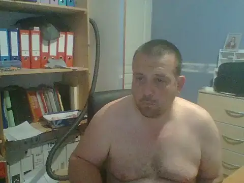 manubm03 online show from 04/13/26, 04:38