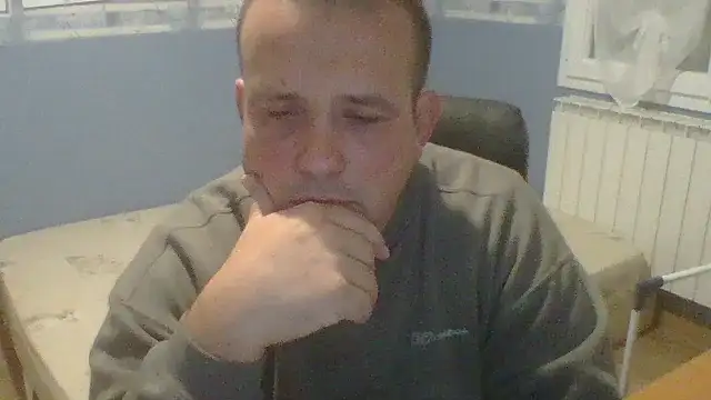 manubm03 online show from 10/24/25, 06:29