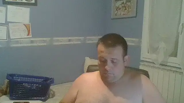 manubm03 online show from 09/26/25, 07:04