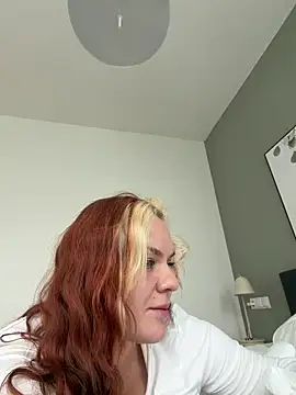 AnjaAmelia online show from 05/11/26, 01:45