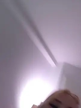 Snapshot of AnjaAmelia chatting on 12/22/24, 05:42 AnjaAmelia online show from 12/22/24, 05:42