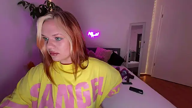 Snapshot of AnjaAmelia chatting on 09/08/25, 07:02 AnjaAmelia online show from 09/08/25, 07:02