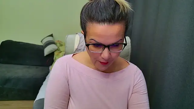 MishaMILF online show from 12/19/25, 07:44