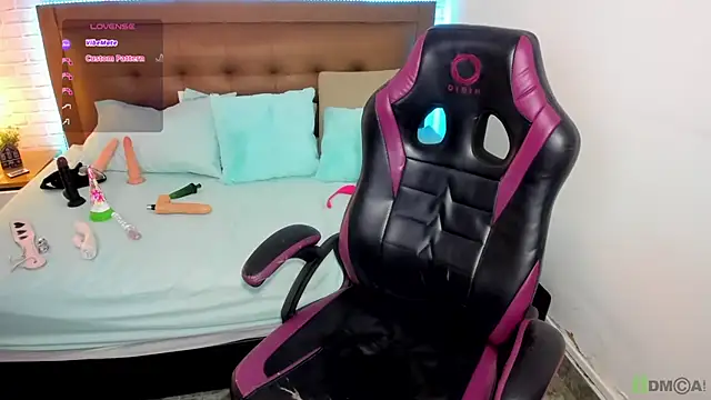 mila katts online show from 11/07/25, 03:55