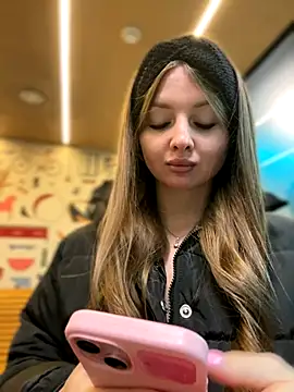 KrisMagnoly online show from 10/15/25, 04:37