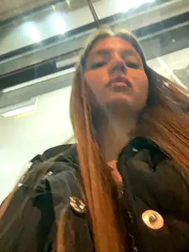 KrisMagnoly online show from 10/31/25, 03:08