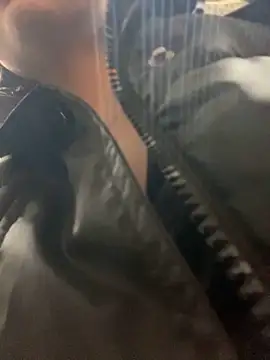 KrisMagnoly online show from 02/09/25, 06:05