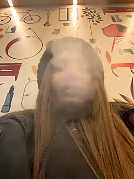 Snapshot of KrisMagnoly chatting on 12/21/25, 02:41 KrisMagnoly online show from 12/21/25, 02:41