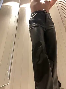 KrisMagnoly online show from 03/08/26, 04:21