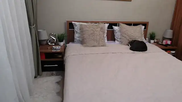 sensualEmilia online show from 11/13/25, 05:50