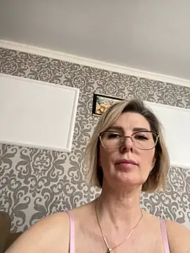 sensualEmilia online show from 04/11/26, 09:02