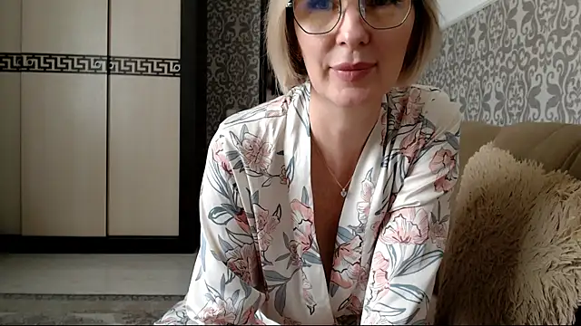 sensualEmilia online show from 05/14/26, 09:39