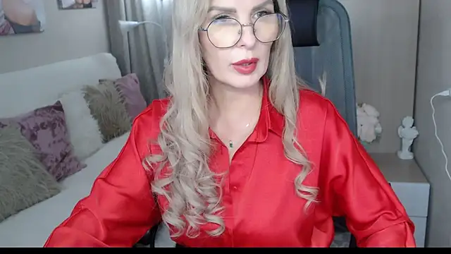 Snapshot of sensualEmilia chatting on 02/11/25, 07:05 sensualEmilia online show from 02/11/25, 07:05