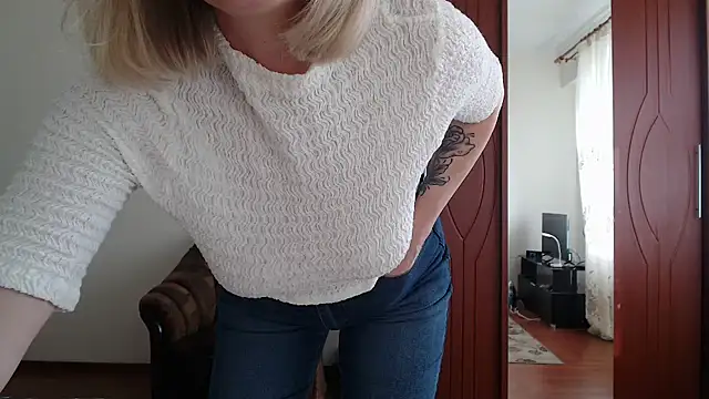 sensualEmilia online show from 11/06/25, 10:41