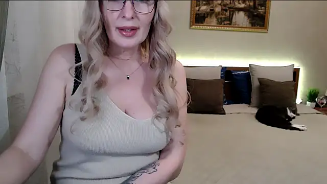 Snapshot of sensualEmilia chatting on 03/09/25, 02:32 sensualEmilia online show from 03/09/25, 02:32
