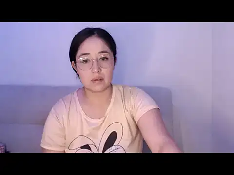 YummymeowW online show from 05/17/26, 03:39