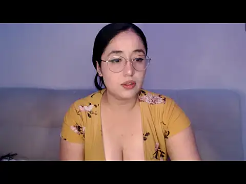 YummymeowW online show from 04/19/26, 02:45