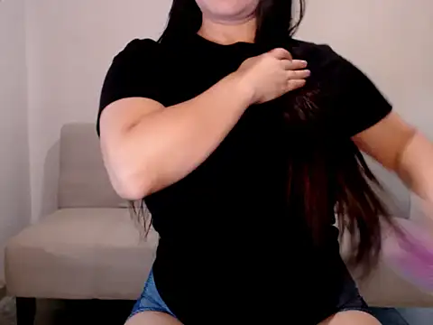 YummymeowW online show from 06/17/26, 09:57