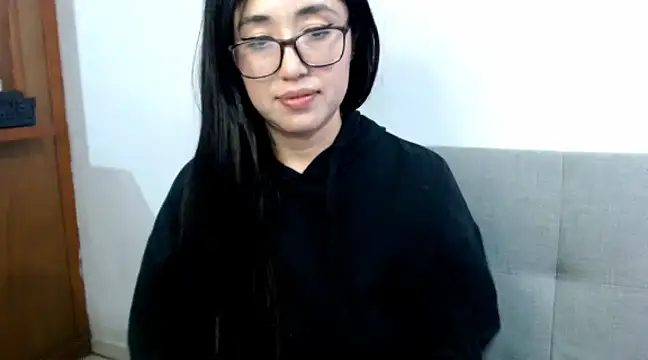 Snapshot of YummymeowW chatting on 02/23/25, 06:17 YummymeowW online show from 02/23/25, 06:17