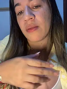 Snapshot of Antonellachic73 chatting on 10/11/25, 12:44 Antonellachic73 online show from 10/11/25, 12:44