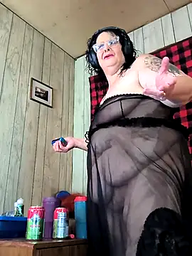 Snapshot of davisdesires@xh chatting on 09/15/25, 01:44 davisdesiresxh online show from 09/15/25, 01:44